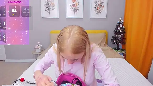 Snapshot of CeaneLino chatting on December 2025 07:50:01 AM CeaneLino online show from December 2025 07:50:01 AM