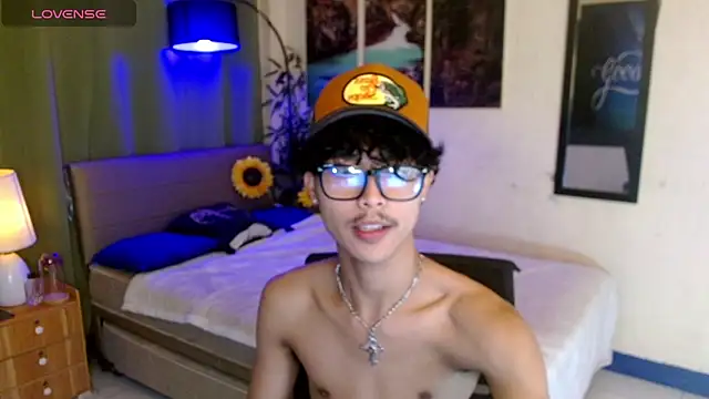 AsianCarl online show from November 2025 01:43:02 PM