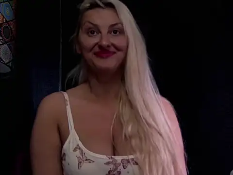 LeticiaReys online show from April 2026 11:35:01 AM