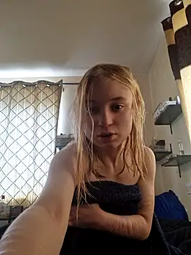 cinnamon-xx online show from May 2026 12:48:01 PM