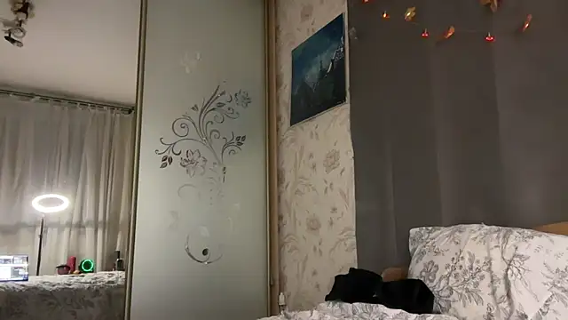 Crave Elise online show from November 2025 12:00:01 AM