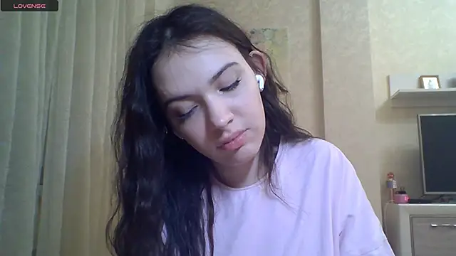 Snapshot of CeyaLier chatting on June 2026 06:45:01 PM CeyaLier online show from June 2026 06:45:01 PM