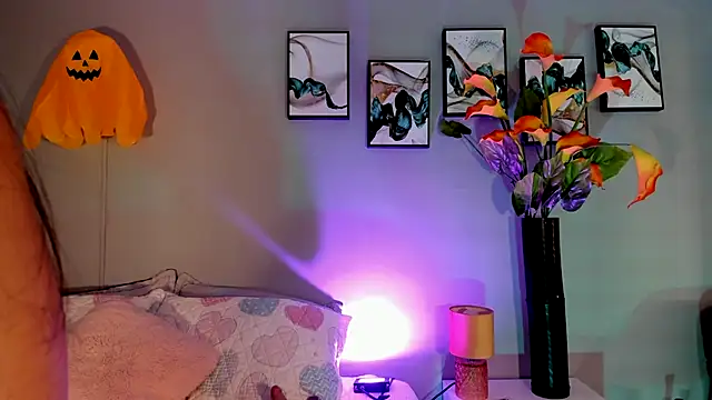 Jenn W online show from October 2025 12:12:02 PM