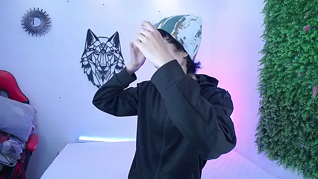 Snapshot of Emo_Boy_ chatting on December 2025 12:25:02 PM Emo Boy online show from December 2025 12:25:02 PM