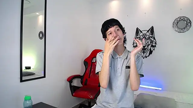 Snapshot of Emo_Boy_ chatting on December 2025 12:32:01 PM Emo Boy online show from December 2025 12:32:01 PM