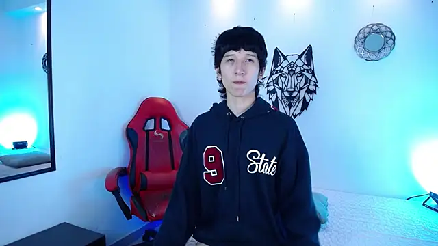 Snapshot of Emo_Boy_ chatting on December 2025 12:45:02 PM Emo Boy online show from December 2025 12:45:02 PM