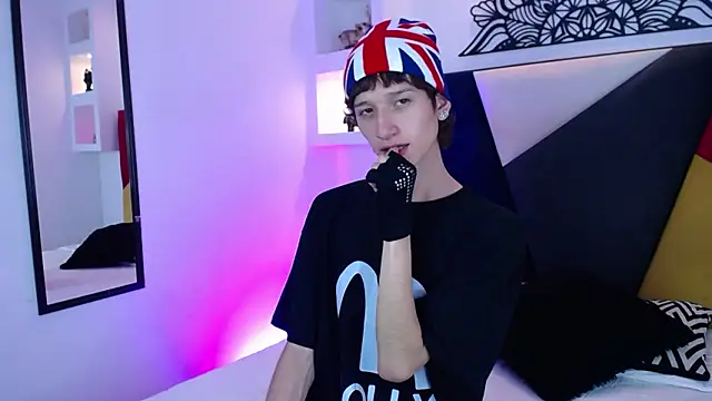 Emo Boy  online show from February 2026 08:24:02 PM