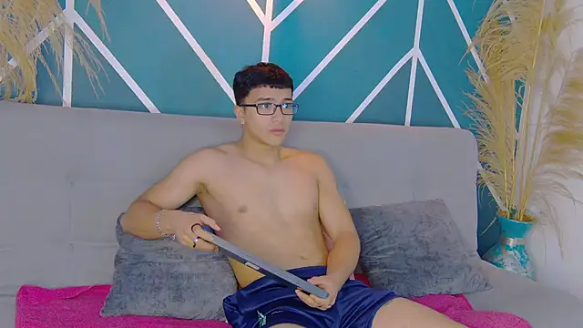 Snapshot of Stefano_Calle chatting on October 2025 12:28:01 PM Stefano Calle online show from October 2025 12:28:01 PM