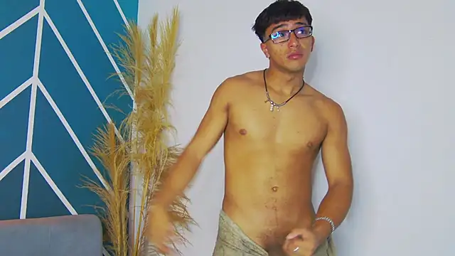 Snapshot of Stefano_Calle chatting on December 2025 12:47:01 PM Stefano Calle online show from December 2025 12:47:01 PM