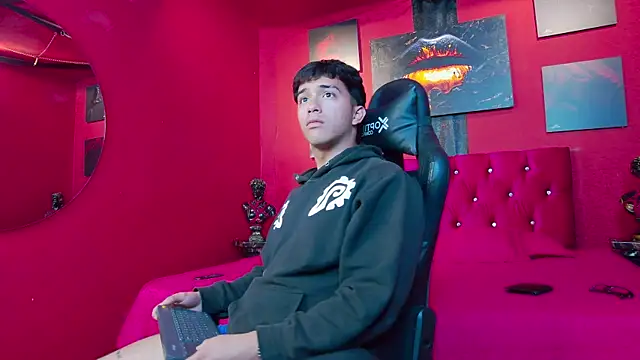 Snapshot of Stefano_Calle chatting on December 2025 07:31:02 PM Stefano Calle online show from December 2025 07:31:02 PM