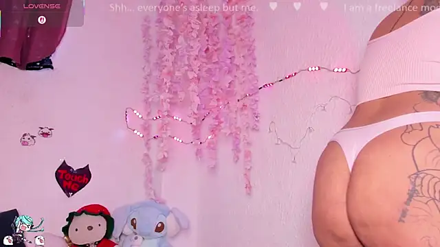 Snapshot of Emilycollei chatting on November 2025 04:09:02 PM Emilycollei online show from November 2025 04:09:02 PM