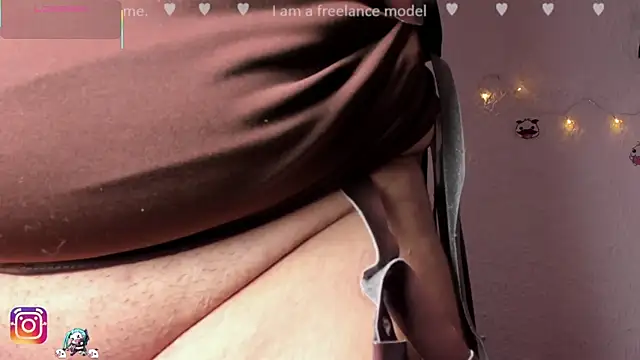 Snapshot of Emilycollei chatting on November 2025 03:34:02 PM Emilycollei online show from November 2025 03:34:02 PM