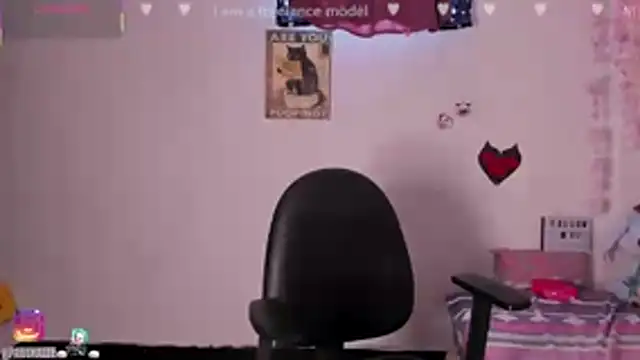 Snapshot of Emilycollei chatting on November 2025 03:55:01 PM Emilycollei online show from November 2025 03:55:01 PM