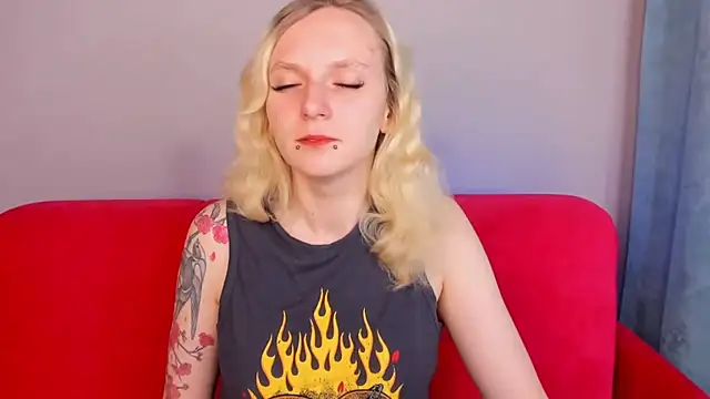 LikiLips online show from October 2025 01:25:01 AM