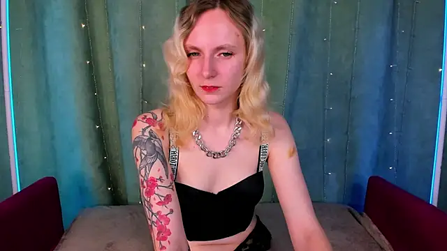 LikiLips online show from November 2025 01:30:01 AM