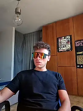 Kaeell online show from October 2025 01:34:01 PM