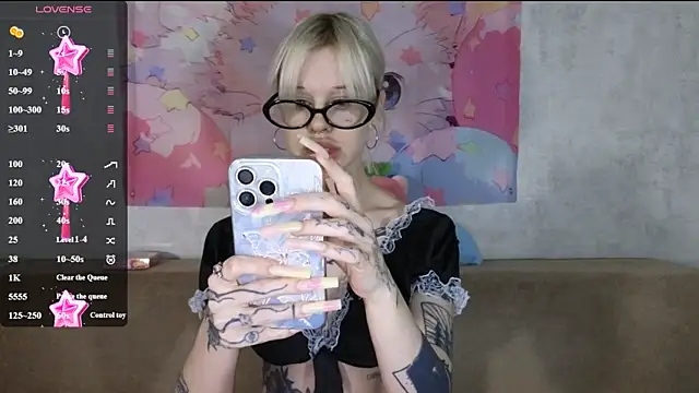 Snapshot of HoneyGold_ chatting on June 2026 03:47:02 AM HoneyGold online show from June 2026 03:47:02 AM