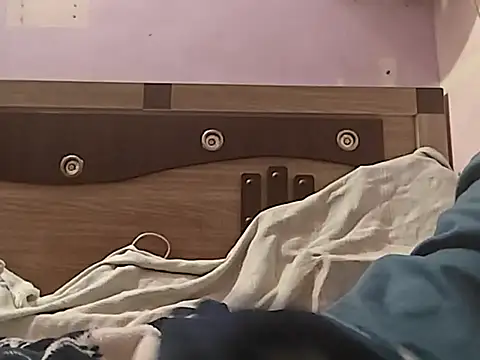 Snapshot of vickymtrb chatting on December 2025 07:21:02 PM vickymtrb online show from December 2025 07:21:02 PM