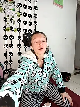 Lucy colee online show from October 2025 04:31:02 PM