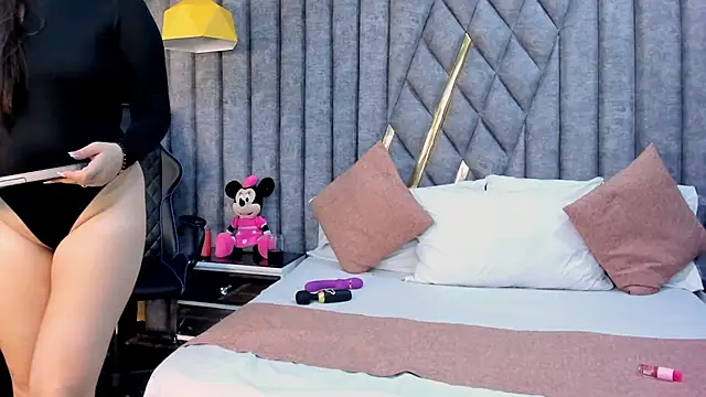 RousseWalker online show from October 2025 09:15:01 PM