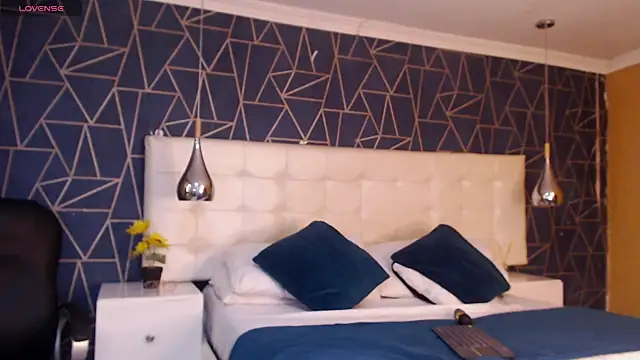 RousseWalker online show from October 2025 06:53:02 PM