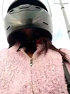 Snapshot of Mariana_21xx chatting on October 2025 12:08:02 PM Mariana 21xx online show from October 2025 12:08:02 PM