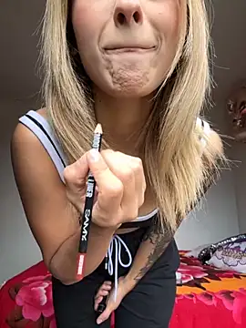 Snapshot of Ashleyroys_111 chatting on October 2025 04:33:01 PM Ashleyroys 111 online show from October 2025 04:33:01 PM