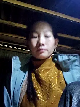 gio-thu online show from November 2025 02:10:01 AM