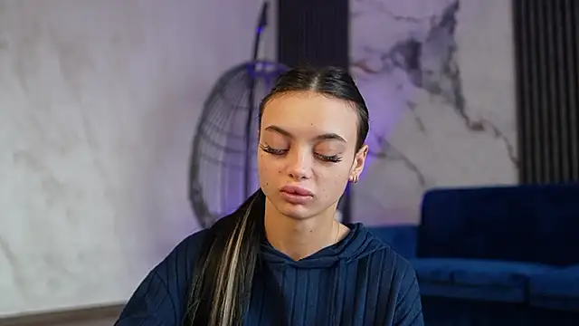 RachelRavee online show from March 2026 05:13:02 AM