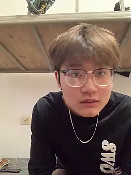 KK-cuteboy online show from November 2025 10:07:01 AM