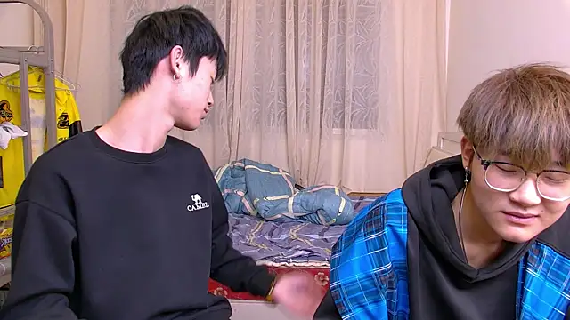 KK-cuteboy online show from January 2026 10:42:02 AM