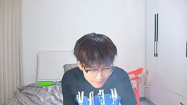 Snapshot of KK-cuteboy chatting on June 2026 12:33:02 PM KK-cuteboy online show from June 2026 12:33:02 PM