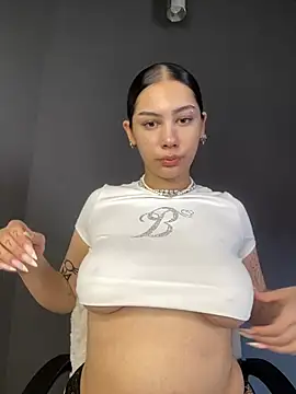 LoraShines online show from July 2026 11:46:02 AM