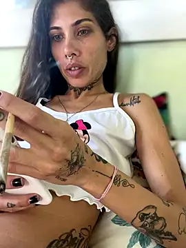 Snapshot of casalskunk chatting on November 2025 10:39:02 AM casalskunk online show from November 2025 10:39:02 AM