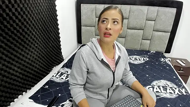 Snapshot of gabi-grey chatting on October 2025 09:53:02 PM gabi-grey online show from October 2025 09:53:02 PM