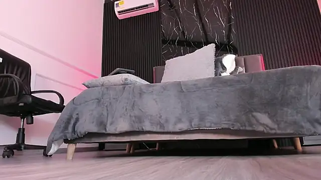 Miahsens online show from December 2025 11:36:02 AM