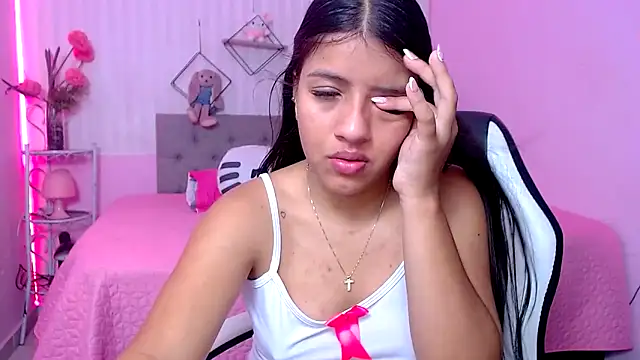 Snapshot of zara_cute chatting on April 2026 12:18:01 PM zara cute online show from April 2026 12:18:01 PM