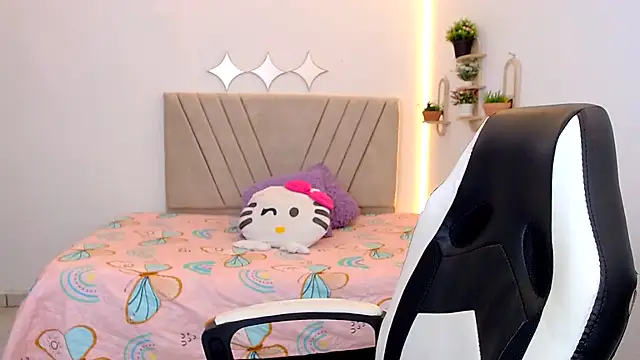 Snapshot of zara_cute chatting on June 2026 12:07:02 PM zara cute online show from June 2026 12:07:02 PM