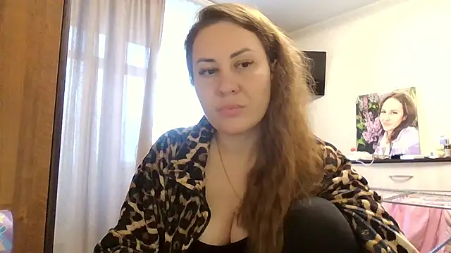 Snapshot of MeadowEyes chatting on October 2025 11:00:02 AM MeadowEyes online show from October 2025 11:00:02 AM