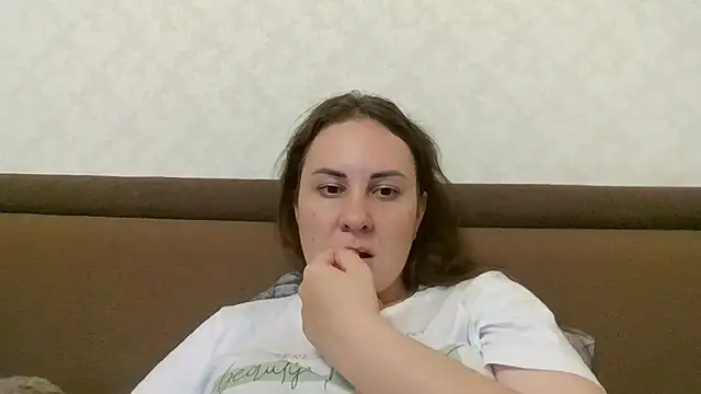 Snapshot of MeadowEyes chatting on June 2026 05:30:02 PM MeadowEyes online show from June 2026 05:30:02 PM