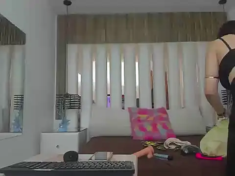 AmbarGills online show from October 2025 01:45:02 PM