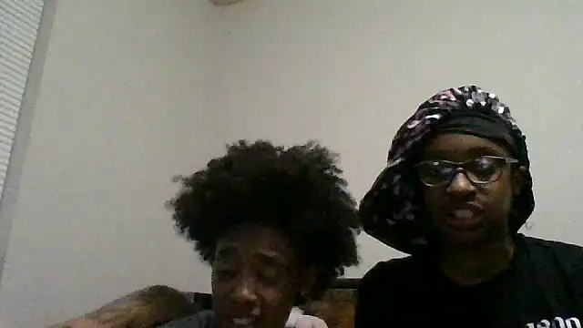 Snapshot of dezzidavill chatting on March 2026 01:21:01 AM dezzidavill online show from March 2026 01:21:01 AM