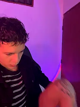 tylernova online show from November 2025 04:01:02 AM