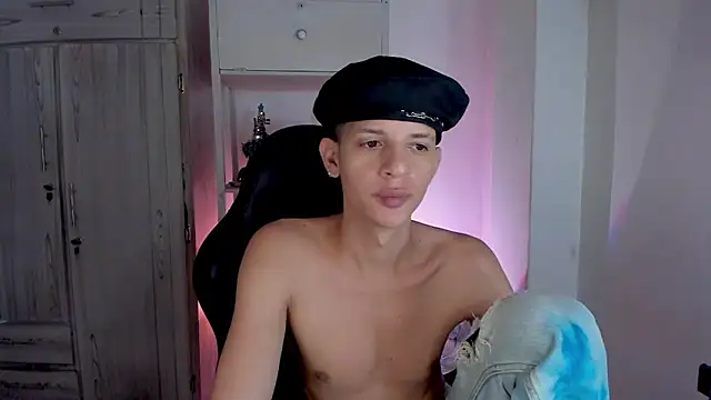 tylernova online show from December 2025 07:56:02 AM