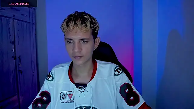 tylernova online show from March 2026 04:06:02 AM