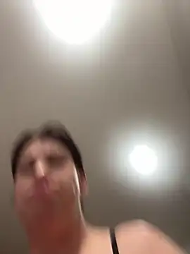 Snapshot of oceanGal25 chatting on December 2025 08:18:01 AM oceanGal25 online show from December 2025 08:18:01 AM