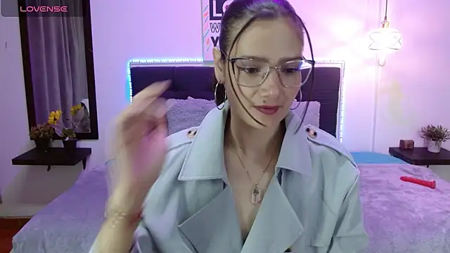 Dafne xx  online show from October 2025 01:44:02 PM