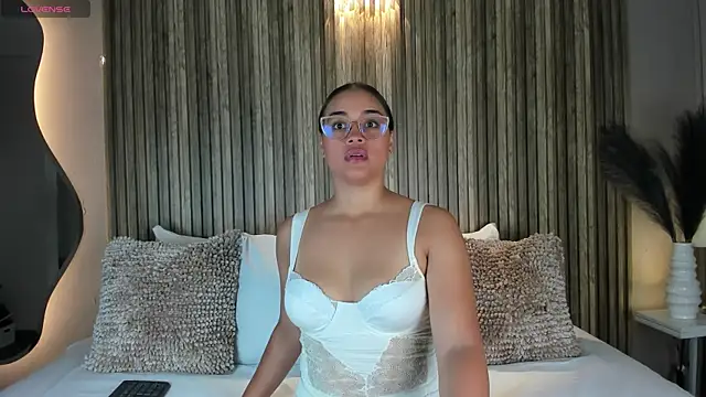 VanneCamiel online show from October 2025 11:58:02 AM