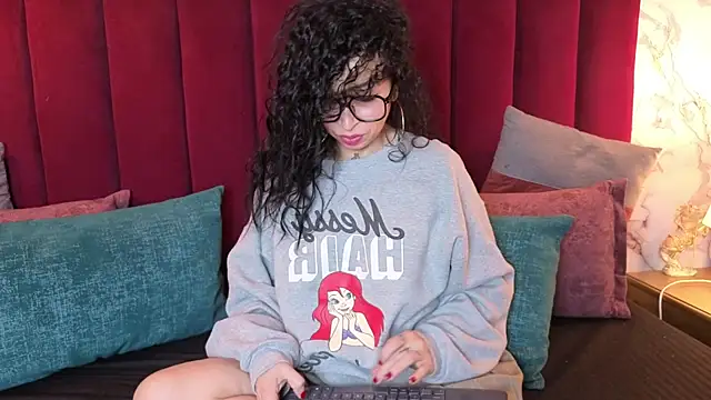 CHIARAJJONES online show from May 2026 12:33:02 PM