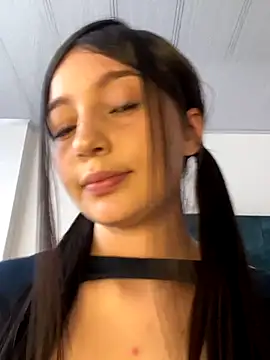   Lorelain   online show from October 2025 07:59:01 PM